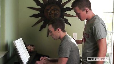HelixStudios – Tuning the 8 Inch Pianist – Oliver Hudson, Brad Chase