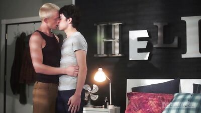 Hardcore Hunks: Helix Studios Jeremy Price and Xavier Ryan Steam up the Screen with Hot Make-Out Session!