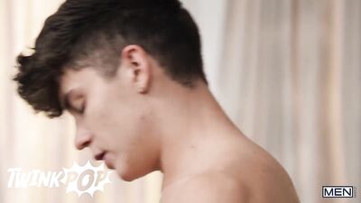 TWINKPOP - Drake Von Penetrates His Roomie Joey Mills In Spoon Before He Rides Him Until He Cums