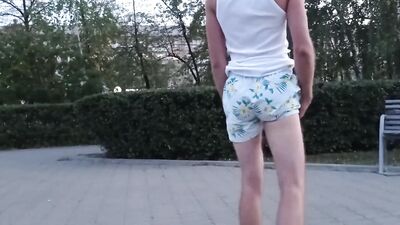 guy masturbates in the park. extreme