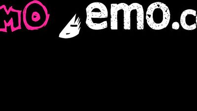 Jeune emo a une vie sexuelle bien remplie !