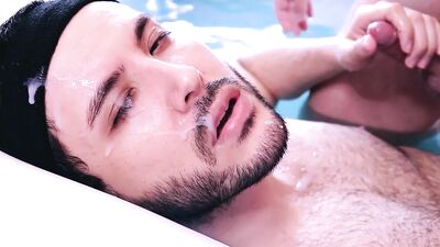 Jetting Facemelter in the Jacuzzi! - Pomp, slurping and spunk swallowing in the hot tub - A suck fest on the next level!