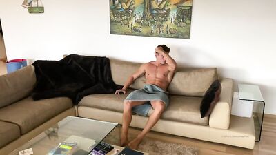 Eye-Popping Action: Carlos Effort Pummels Passive Viggo Sorensen in Bratislava