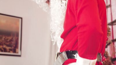 Sir Peters XXL Father Christmas Cum Delivery: An Effeminate Lutins Naughty Bite - Cosplay Video