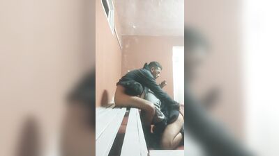 Anal en el vestuario durante vacaciones