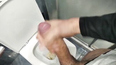 I woke up from bed at night to pee, and ended up jerking off and cumming in the bathroom! With oil!