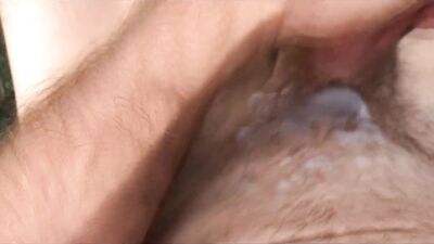 Jeg svømmer nøgen og rykker ud på en offentlig strand....Jeg tror, de bemærkede mig?!