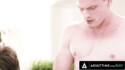 HETEROFLEXIBLE - Straight Best Friends Jay Tee & Isaac Parker Compare Dick Sizes For DEEP ANAL TEST!