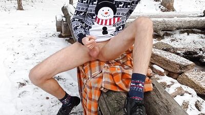 The guy jerked off and finished in the snowy forest
