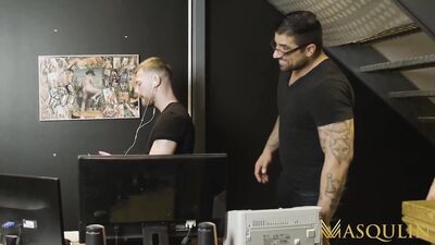 MASQULIN Hunk Igor Romani Barebacked By Big Homo Ryan