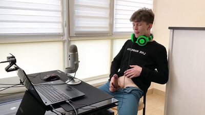 Young Streamer on Twitch jerking off after stream /Big Dick / Monster cock