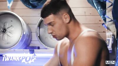 TWINKPOP - Hunk Malik Delgaty Is Thirsty For King Heart's Juice At Oktoberfest