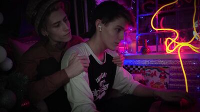 Passionate gamer and his friend (Casey Donovan & David Gallagher)