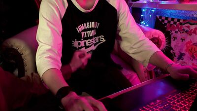 Passionate gamer and his friend (Casey Donovan & David Gallagher)