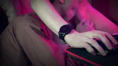 Passionate gamer and his friend (Casey Donovan & David Gallagher)