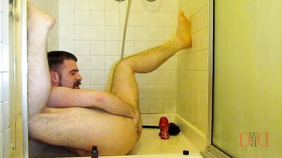 Thedudewhosadude get knotted by the pitt dildo!