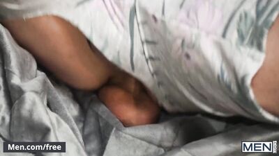 Men - Troye Dean Kisses His New Stepbro Ryan Bailey To Make Him Feel Welcome In His New Home