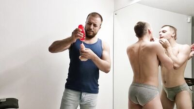 Обзор секс-игрушек на настоящей модели. Выпуск #1: двухслойный ультрареалистичный фаллоимитатор