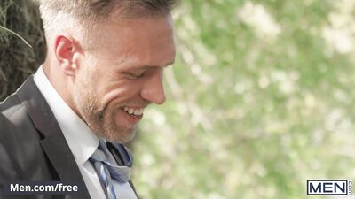 Men - Mayor Alex Mecum Gets His Huge Cock Secretly Sucked By Cute Guy Trent King In Public