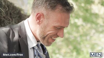 Men - Mayor Alex Mecum Gets His Huge Cock Secretly Sucked By Cute Guy Trent King In Public