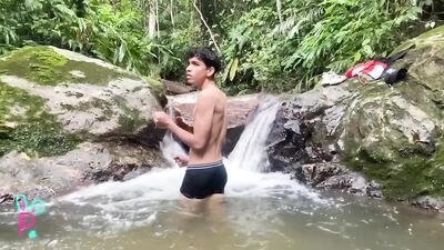 LATINO MASTURBATES IN A WATERFALL AND FILLS WITH MILK