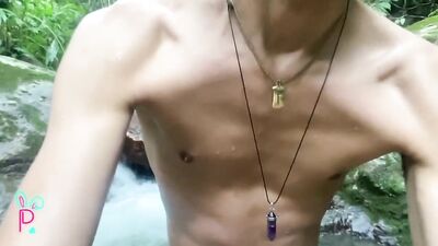 LATINO MASTURBATES IN A WATERFALL AND FILLS WITH MILK