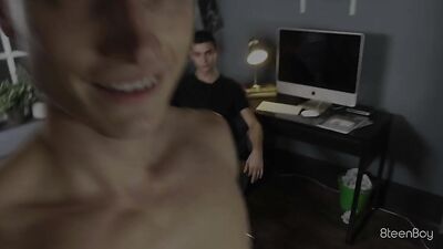 Eager Beaver: David Rhodes Tantalizing Twink Solo