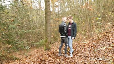 Autumnal Stroll Leads to Czech Cumming for American Twink and British Hunk in Prague