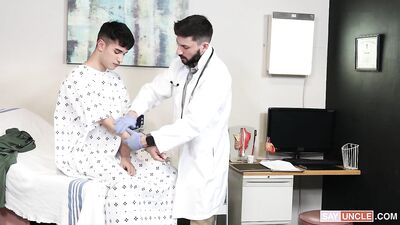 Young and Handsome Doctors Get Examined by a Passive Patient!!