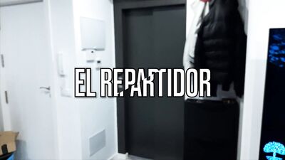 Deliveryman Gets Fucked Hardcore in Return for His Service