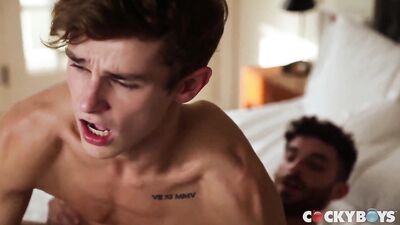 Flip Fuck : Barbu viril baise un minet et se fait baiser à ton tour