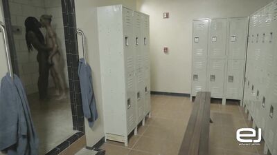 Basketball in the Shower with Zae - A Robbie Dash Production