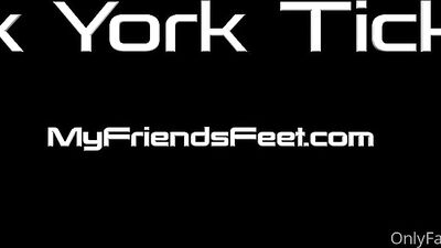 My Friends Foot Fetish: Chatouillés Par Un Amoureux Brûlant