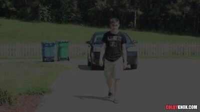 Young Gay Gets Fucked in the Garage of His Parents by a Friend