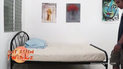 Jeune couple gay asiatique baise