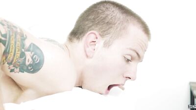 Ass Controller: Partie 2 (Timothy Drake, Topher Di Maggio)