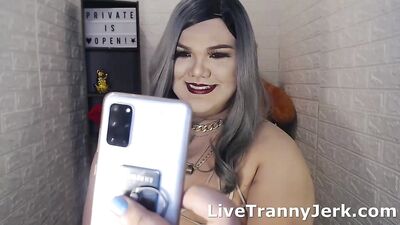 Male Model Posing for Art Class Gets Off on His Own Terms