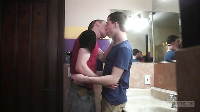 Straight Boys Gone Gay: Five Friends Share a Bathroom Breakdown!