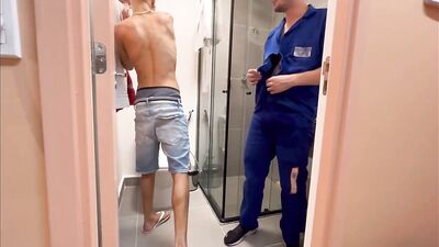 The Supers Hot Young Skater Tenant Takes a Handsome Blowjob in the Building!