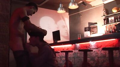 "Gym junkie gets pounded while working out"