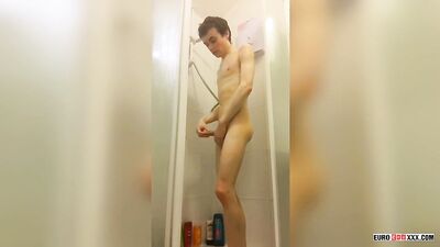 Wet Dream with a Slim Twink: Harry Alexanders Hardcore Shower Blowjob!