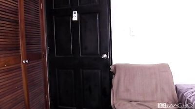 Latin Lovers: Young Colombian Twink Sucks the Dick of a Hip Hop Artist!