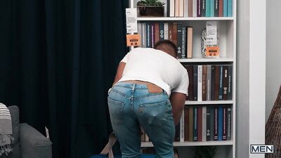 Sumner Blayne & Dom King – Sneaky Showroom Fuck