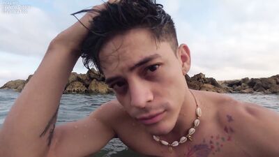 Asian boy Tyler Wu sucks Latino boy Valerio Orozco underwater