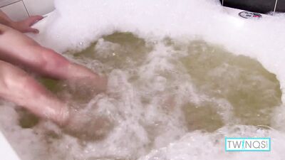 Glistening Skin, Sharp Angles and Soapy Water: A Rewarding Masturbation Experience with Twink Alexis C