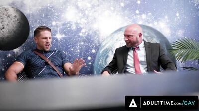 Dick-Hungry Hustler Roman Tood Seduces Straight Male Model Ki*llian Knox Into a Blowjob While Waiting for His Job Interview