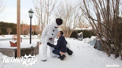 Winter Wonderland Fantasy - Curvy, Bearded Benji Gets Laid By His Tatted Snowman Lover