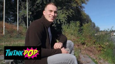 Young, Flexible Twink Gets Anonymous Dick-Tossing Deal On Campus