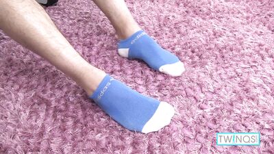 Elegant And Exotic Bodybuilder Leroy Displays His Cutting Edge Muscles While Pleasuring Himself On A Big Bed