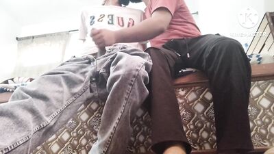 Splendidly Endowed Helper Delivers Thunderous Rod into Virgin Tunnel.